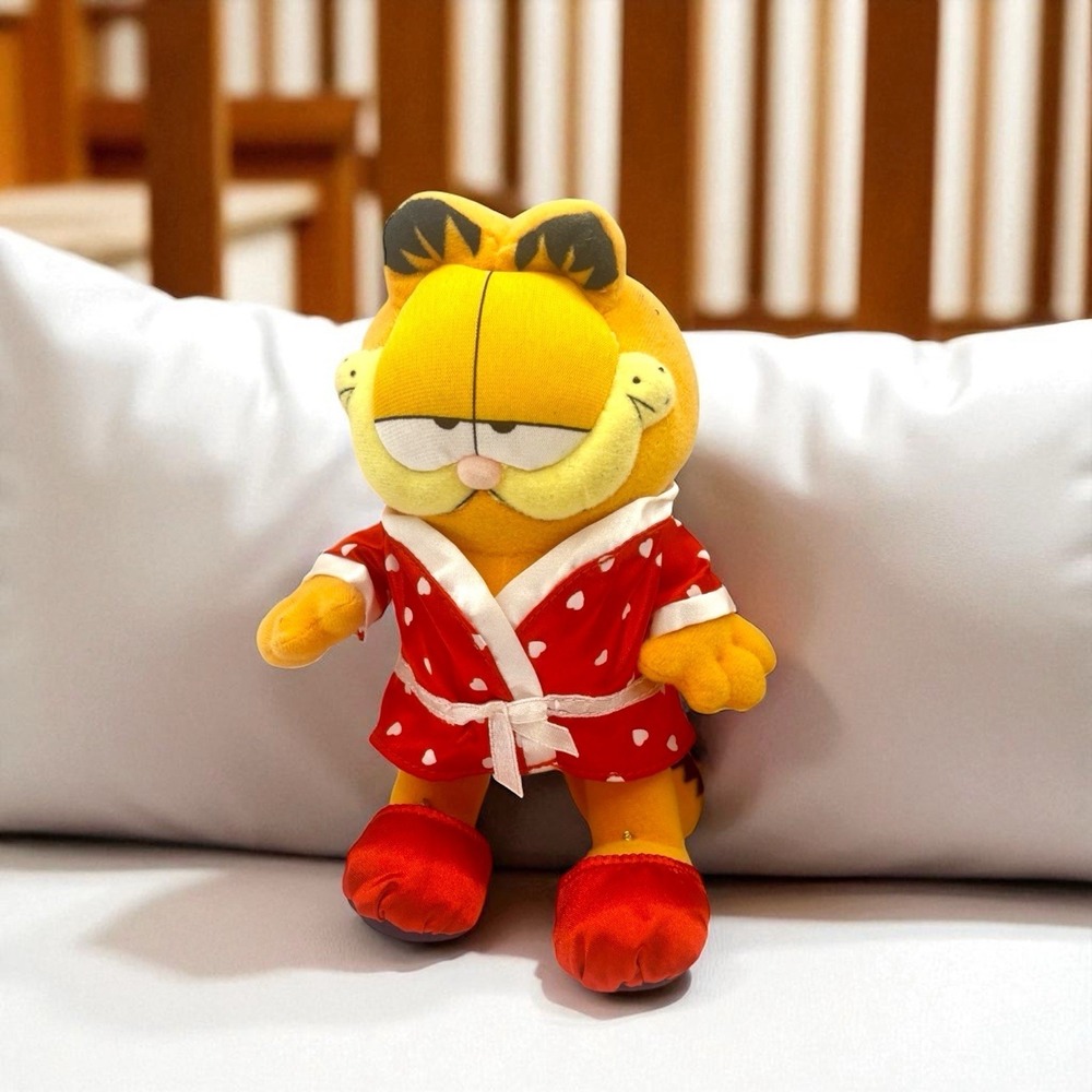 Vintage collectible GARFIELD Russell Stover Plush 8" Wearing Bath Robe Slippers